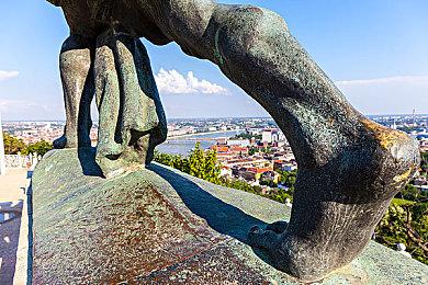 多人砍杀肉鸽游戏《圣杯誓约》现已抢先体验登陆 Steam